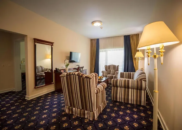 A - Grand&sky Tornik فندق 5*